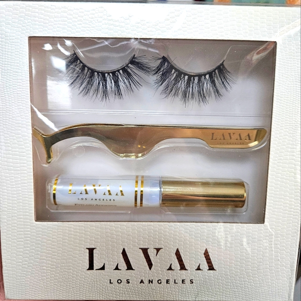 Lavaa Lashes Flirty lash set